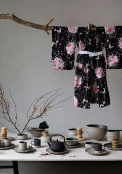 ByOn Fumiko Plate Small 20,5x2 Cm, Beige/Black 6 ByOn Fumiko Plate Small 20,5x2 Cm, Beige/Black -Royal Design Angebote Möbel Store byon fumiko plate small 205x2 cm beige black 1