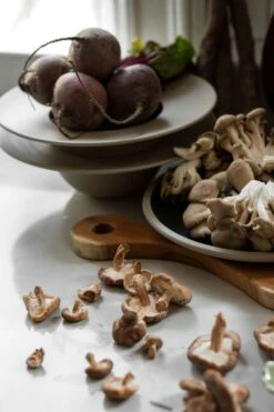 ByOn Fumiko Soup Plate 25x7,5 Cm, Beige/Black -Royal Design Angebote Möbel Store byon fumiko soup plate 25x75 cm beige black 2