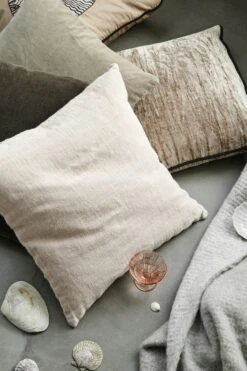 Cozy Living Velvet Soft Kissen 50x50 Cm, Alpaca -Royal Design Angebote Möbel Store cozy living velvet soft kissen 30