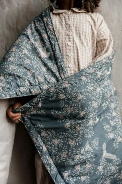 Fauna Forest Gefüllte Decke, 90x120 Cm -Royal Design Angebote Möbel Store garbo friends fauna forest filled blanket 4