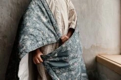 Fauna Forest Gefüllte Decke, 90x120 Cm -Royal Design Angebote Möbel Store garbo friends fauna forest filled blanket 5