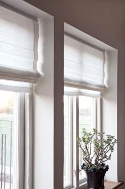 Ebba Rollengardine 100x180cm, Weiss -Royal Design Angebote Möbel Store himla ebba rollengardine 60x180cm weiss 2