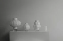 Balloon 04 Vase 32 Cm, Opalweiß -Royal Design Angebote Möbel Store louise roe balloon 04 vase 32 cm opal wei 1